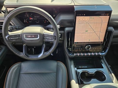 Used 2025 GMC Yukon AT4 w/ AT4 Premium Package AWD/4WD image 14