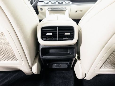 Used 2025 Mercedes-Benz GLE 450e 4MATIC w/ Driver Assistance Package image 30