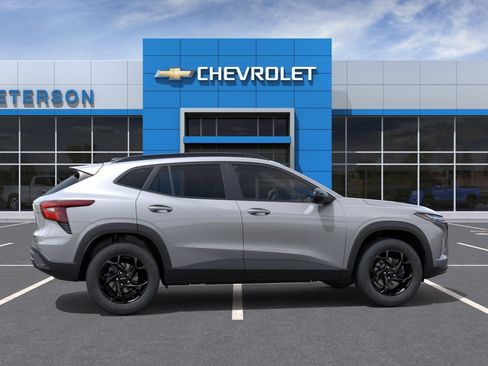 New 2026 Chevrolet Trax LT w/ Sunroof Package FWD image 4