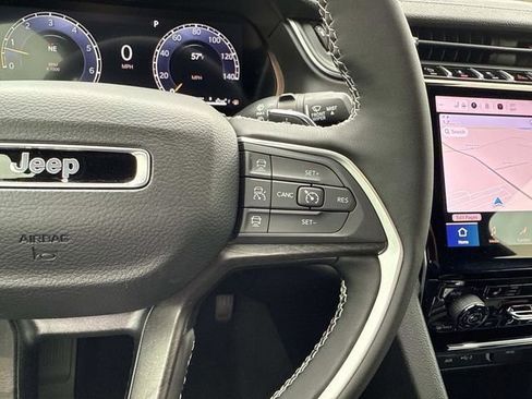 New 2025 Jeep Grand Cherokee Limited w/ Black Appearance Package image 16