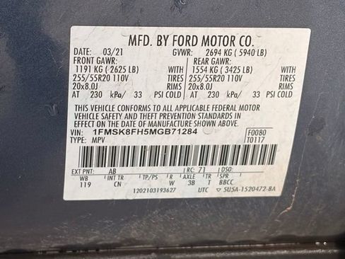 Used 2021 Ford Explorer Limited w/ Equipment Group 301A AWD/4WD image 26