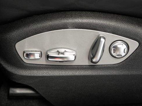 Certified 2023 Porsche Macan AWD/4WD image 19