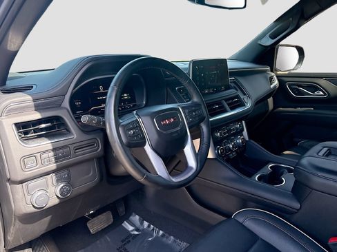 Used 2024 GMC Yukon SLT w/ SLT Luxury Package RWD image 9