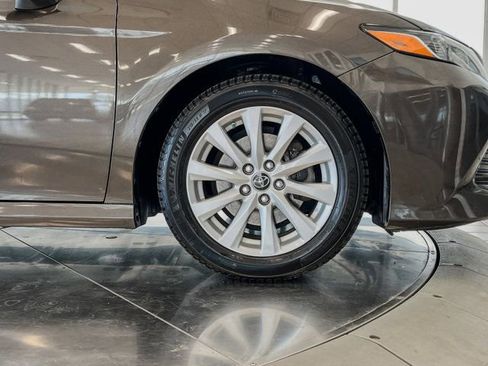 Used 2018 Toyota Camry LE image 10