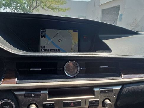 Used 2017 Lexus ES 350 w/ Ultra Luxury Package FWD image 15