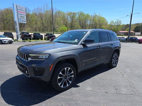 Used 2022 Jeep Grand Cherokee Overland w/ Luxury Tech Group IV image 8
