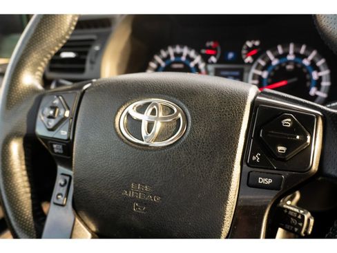 Used 2018 Toyota 4Runner TRD Off-Road Premium AWD/4WD image 30