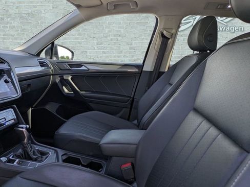 Certified 2023 Volkswagen Tiguan SE w/ Panoramic Sunroof Package FWD image 22