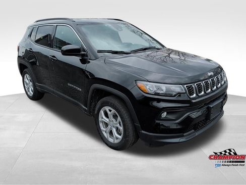 Used 2024 Jeep Compass Latitude image 7