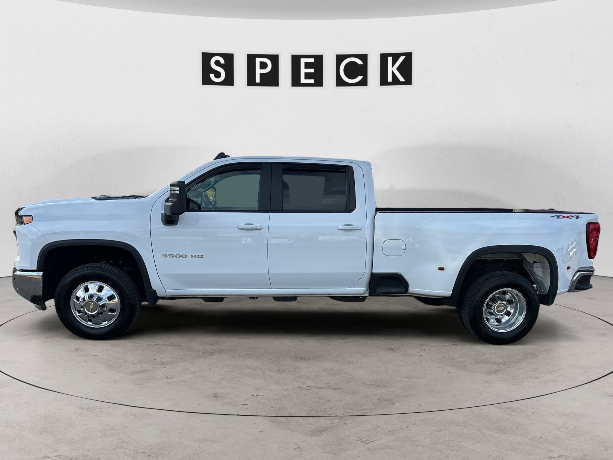 Used 2026 Chevrolet Silverado 3500 LT AWD/4WD image 2
