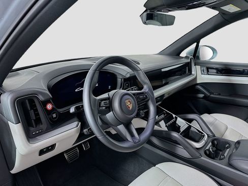 Used 2024 Porsche Cayenne S image 4
