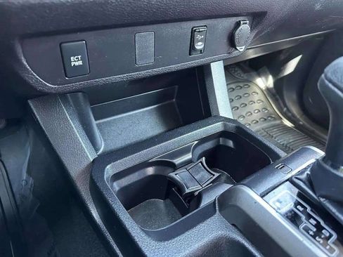 Used 2018 Toyota Tacoma SR5 AWD/4WD image 54