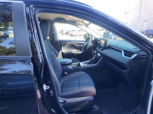 Used 2021 Toyota RAV4 LE AWD/4WD image 12