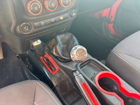 Used 2014 Jeep Wrangler Unlimited Sahara w/ Connectivity Group image 25