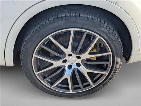 Used 2017 Maserati Levante S image 8