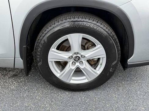 Used 2024 Toyota Highlander LE FWD image 20