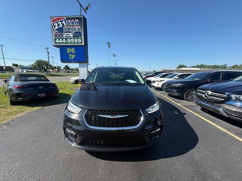 Used 2023 Chrysler Pacifica Touring-L FWD image 9