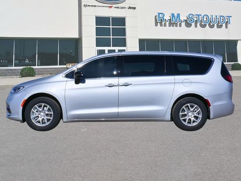 New 2026 Chrysler Pacifica Select FWD image 8