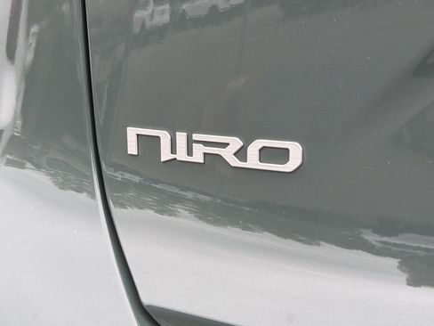Used 2024 Kia Niro EX image 9