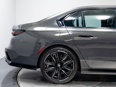 Used 2023 BMW 760i xDrive AWD/4WD image 19