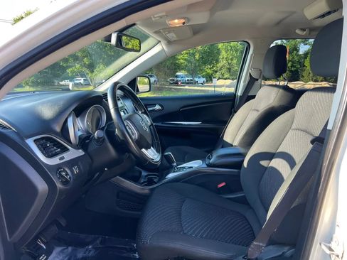 Used 2019 Dodge Journey SE w/ Premium Group FWD image 14