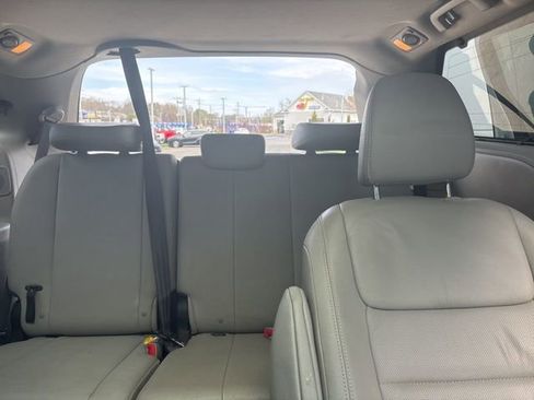 Used 2019 Toyota Sienna Limited Premium image 22