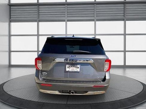 Used 2021 Ford Explorer XLT w/ Equipment Group 202A image 4