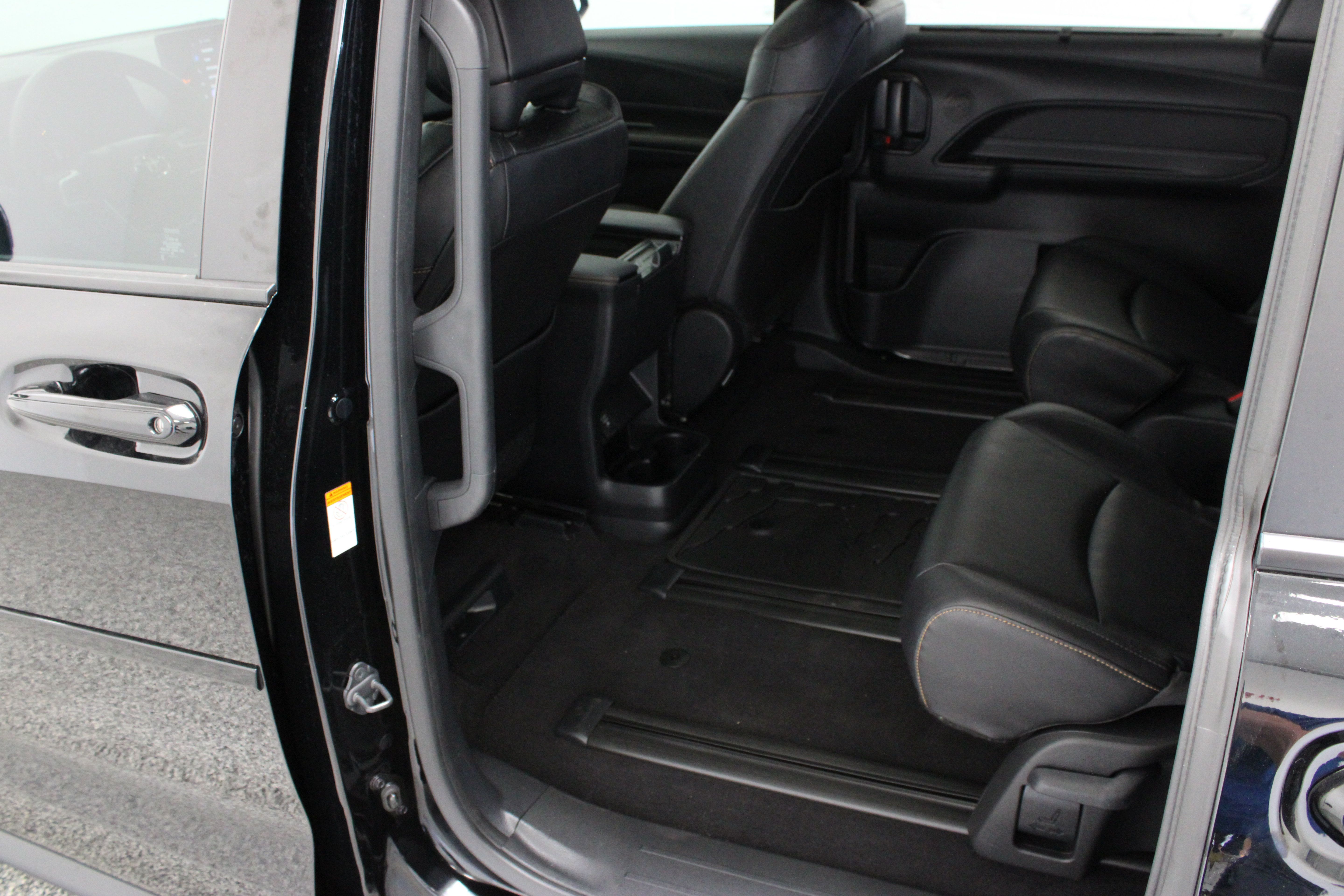 Certified 2025 Toyota Sienna XLE Woodland Edition AWD/4WD image 28