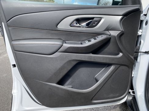 Used 2021 Chevrolet Traverse LT image 15