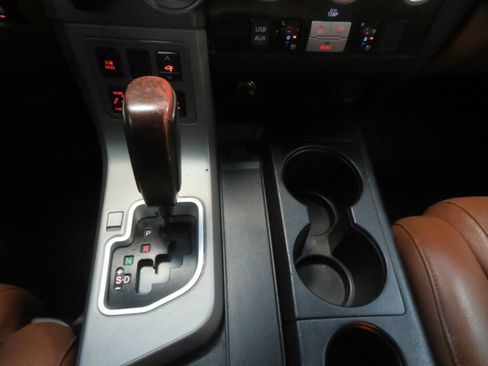 Used 2017 Toyota Sequoia Platinum RWD image 51