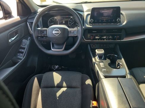 Used 2025 Nissan Rogue SV image 21