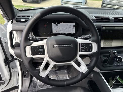 New 2025 Land Rover Defender 130 X-Dynamic SE AWD/4WD image 25