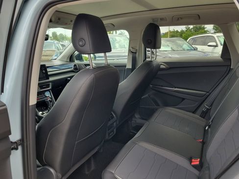 New 2026 Volkswagen Taos SE FWD image 5