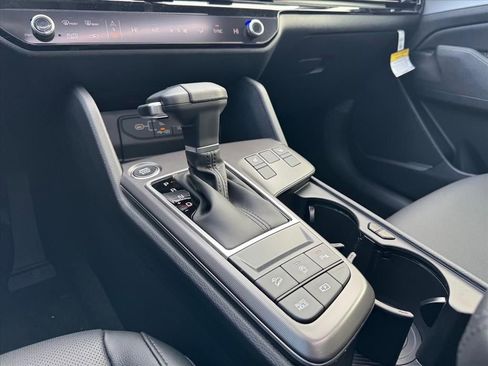 Used 2026 Kia Sportage EX w/ EX Panorama Roof Package image 18