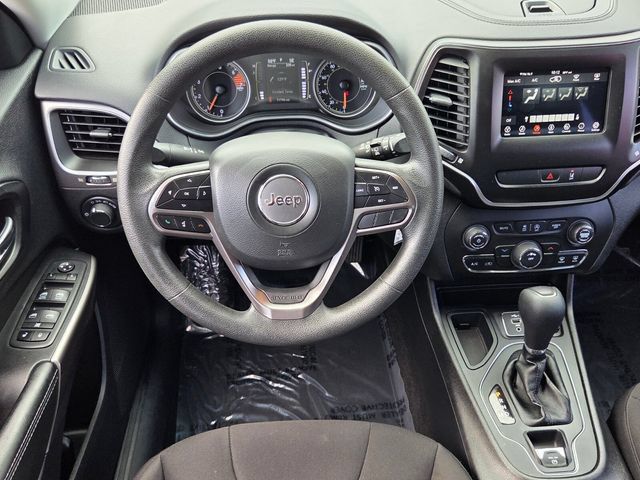 Used 2021 Jeep Cherokee Latitude FWD image 11