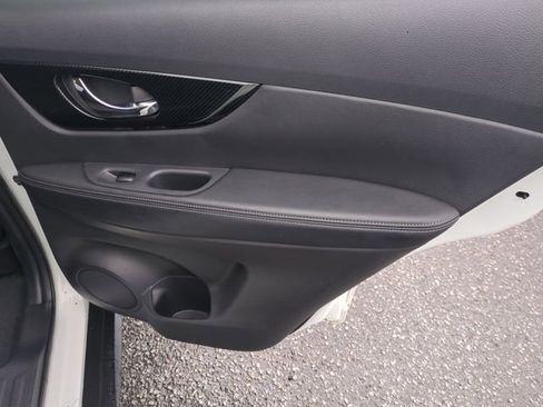 Used 2017 Nissan Rogue SL w/ SL Premium Package image 31