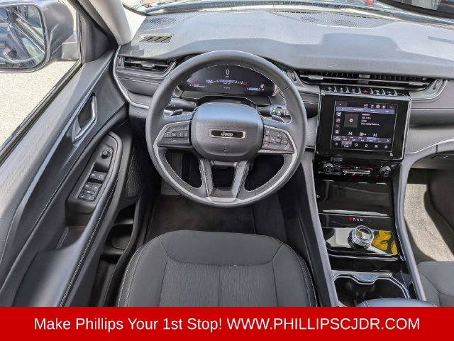 Used 2023 Jeep Grand Cherokee Laredo RWD image 15
