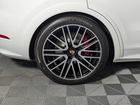 Certified 2025 Porsche Cayenne GTS AWD/4WD image 13