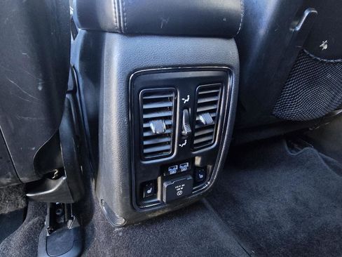 Used 2018 Jeep Grand Cherokee Overland image 29