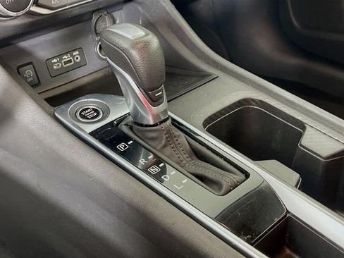 Used 2025 Nissan Sentra SV FWD image 17