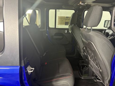 Used 2019 Jeep Wrangler Unlimited Rubicon w/ Cold Weather Group AWD/4WD image 31