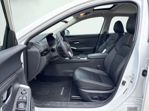 Used 2023 Nissan Sentra SR w/ SR Premium Package FWD image 6