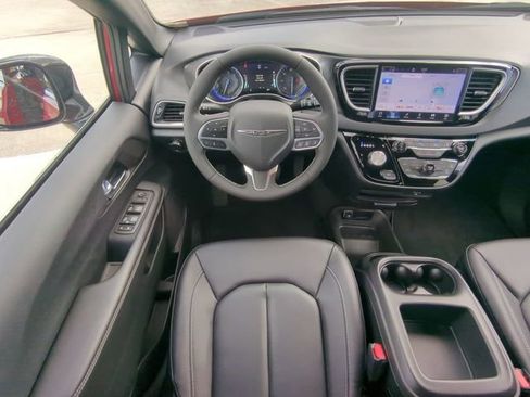 New 2026 Chrysler Voyager LX image 19