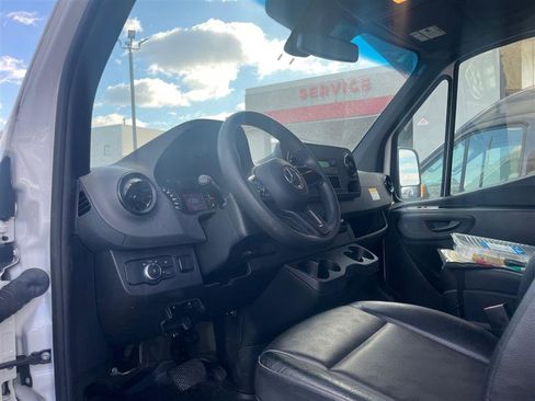 Used 2022 Mercedes-Benz Sprinter 2500 image 15