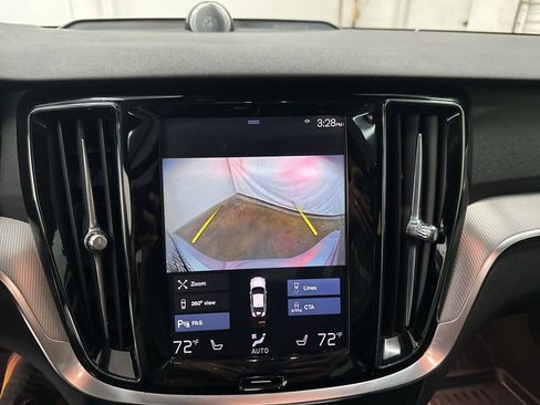 Used 2019 Volvo S60 T6 R-Design image 17