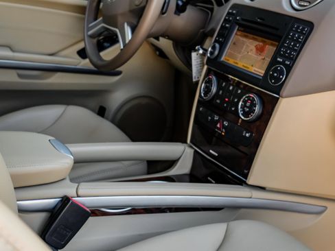 Used 2011 Mercedes-Benz ML 350 BlueTEC 4MATIC image 24