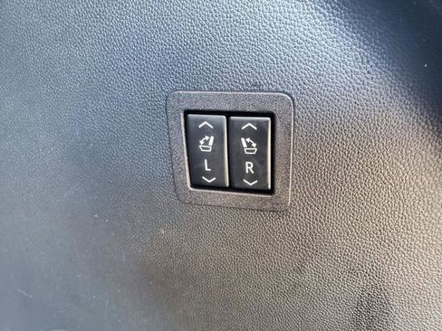 Used 2020 Buick Enclave Premium AWD/4WD image 38