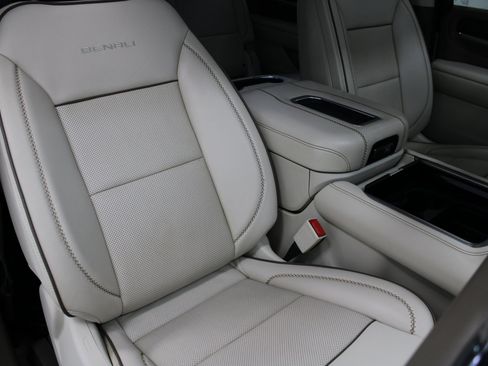 Used 2021 GMC Yukon XL Denali image 33