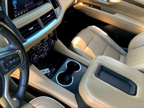 Used 2021 Chevrolet Tahoe Premier w/ Premium Package image 14