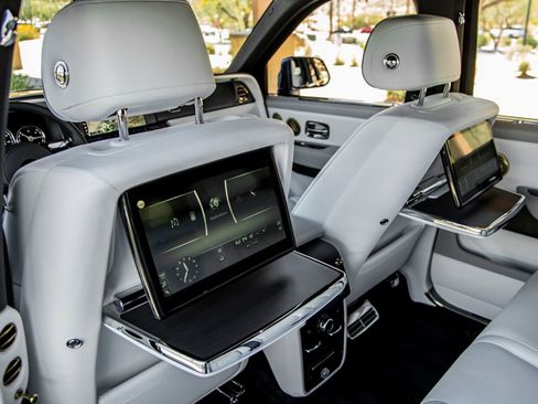 Certified 2024 Rolls-Royce Cullinan w/ Cullinan Package image 19